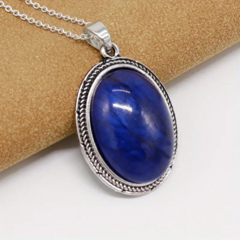 Oval Vintage Blue stone Pendant Necklace